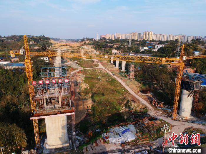 川南城际铁路泸州段复工复产抢抓工期有序建设
