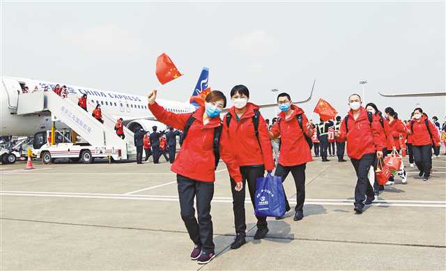 欢迎回家 重庆支援武汉医疗队359名队员返渝