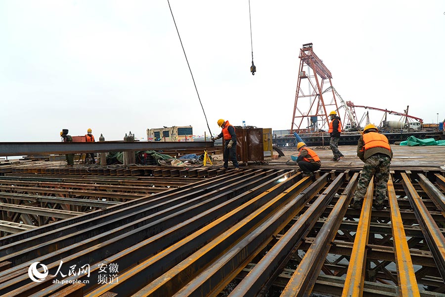安徽五河：S313淮河特大桥项目精准复工保生产