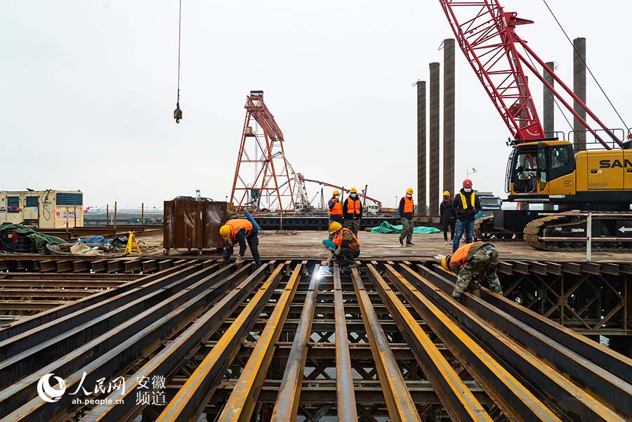 安徽五河：S313淮河特大桥项目精准复工保生产