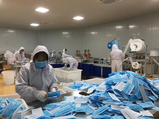 铜梁石鱼镇：一家日产30万个口罩的企业“上线”了