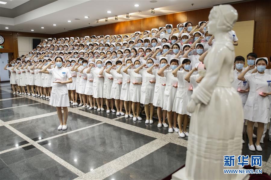 北京：新入职护士“授帽”纪念南丁格尔