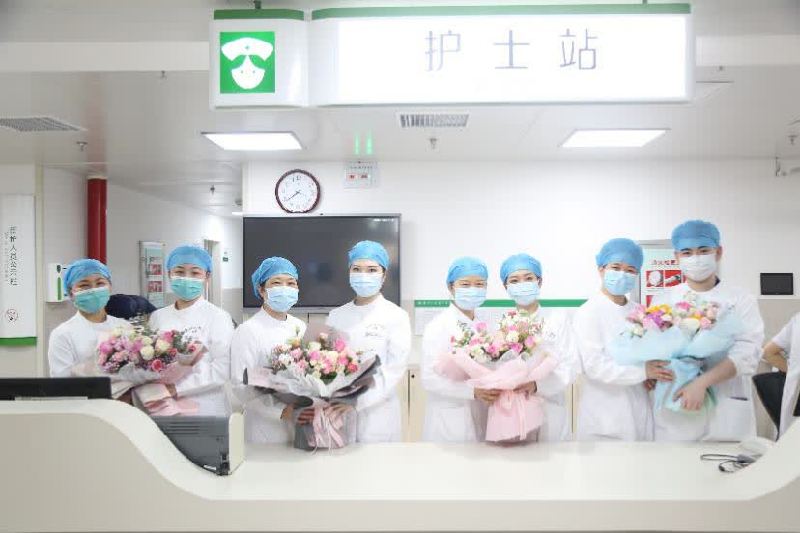 武汉大学中南医院护士子女为护士妈妈送上“双节”祝福