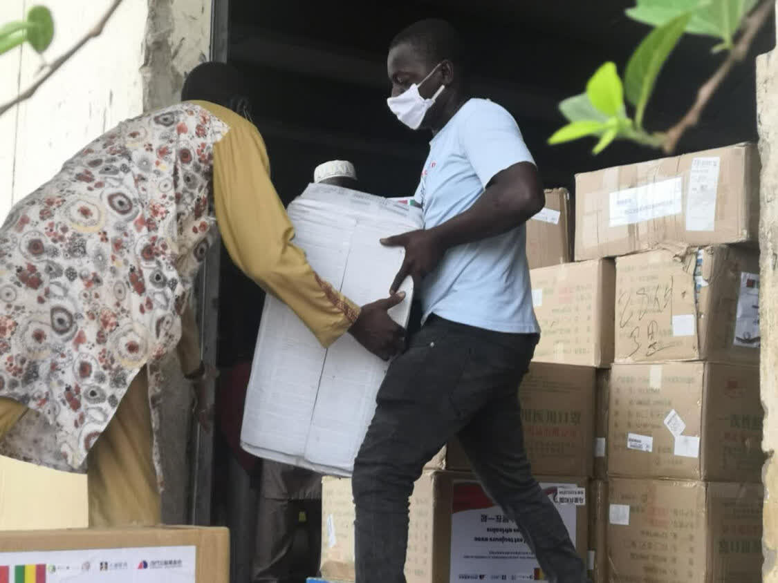 跨越万里，人福医药向马里等国捐赠抗疫物资