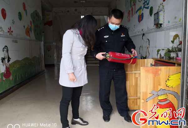 重庆警方持续践行服务学校29条见成效