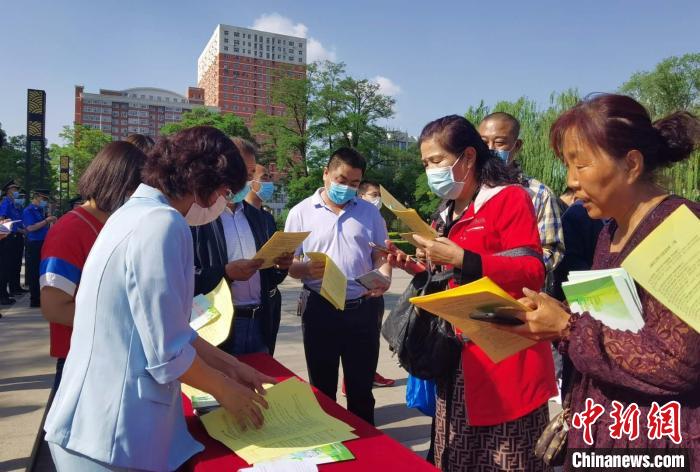 中国首部治理公共场所随地吐痰问题省级地方性法规正式实施