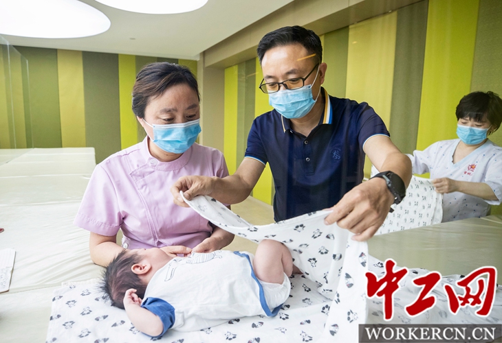 河南省劳模雷勇：“铁汉柔情”助力母婴服务业提质扩容