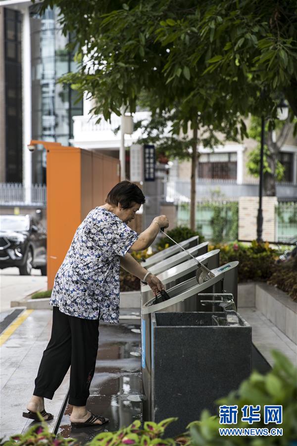 深圳：首个社区地埋式垃圾桶投入使用