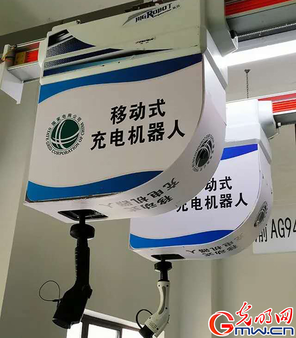 国网重庆电力营销服务中心：移动充电机器人助力自由充电