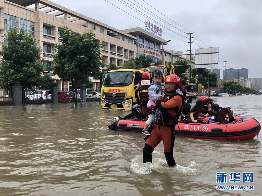 四川强降雨持续 逾10万人受灾
