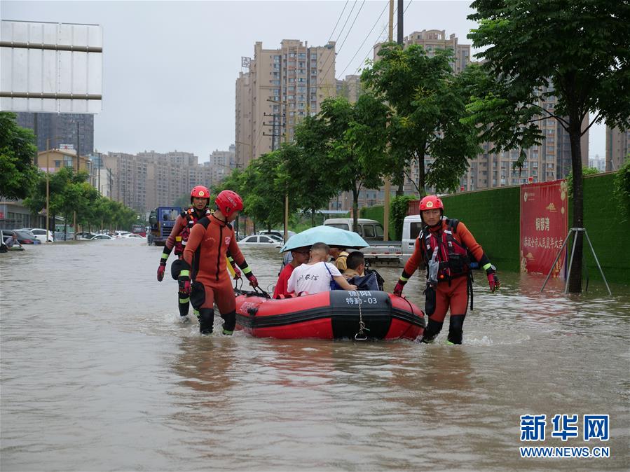 四川强降雨持续 逾10万人受灾