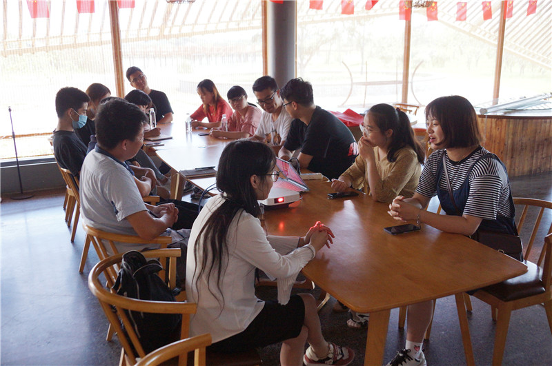 阳澄湖镇举办“青春有我 聚力同行”暑期返镇大学生交流会