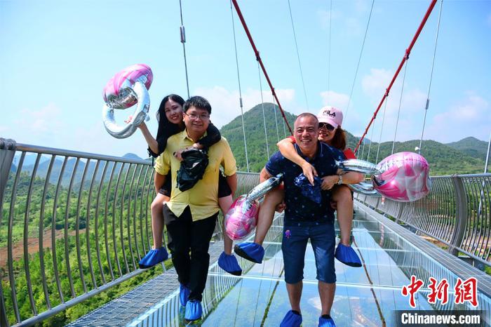 广东多地景区举办爱情主题活动 加速旅游业回暖