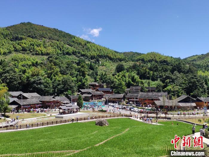 湖南夏季乡村文化旅游节开幕 呈现花瑶文化盛宴