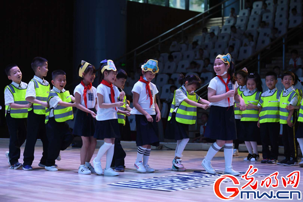 重庆警方“平安课堂”走进两江新区博雅小学校