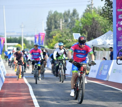山东省第六届沿海骑行大奖赛在青岛即墨龙泉开赛
