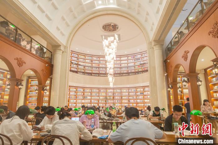 南昌高新区图书馆正式开馆 欧式建筑风沉浸式阅读体验惹人爱