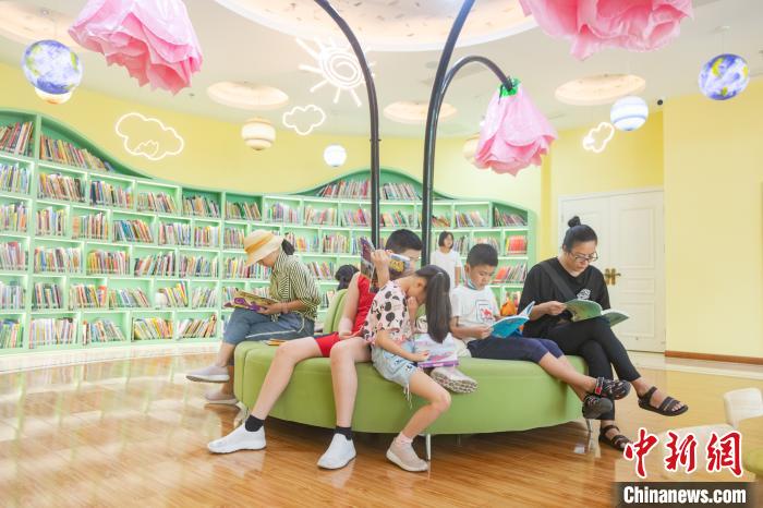 南昌高新区图书馆正式开馆 欧式建筑风沉浸式阅读体验惹人爱