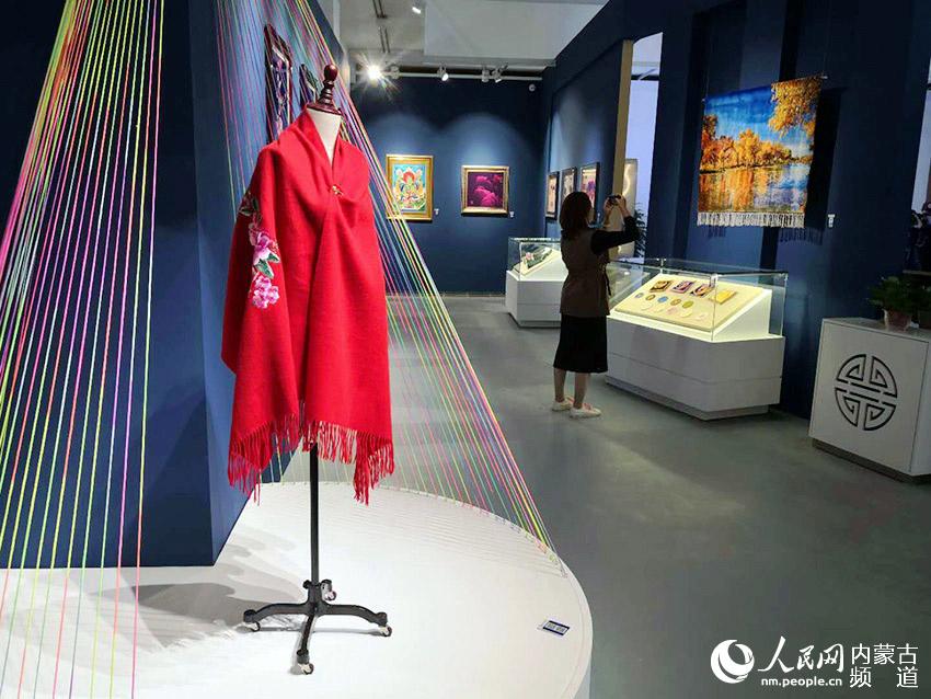 内蒙古民族文化——传统工艺现代创意专题展开幕