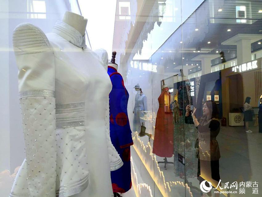 内蒙古民族文化——传统工艺现代创意专题展开幕