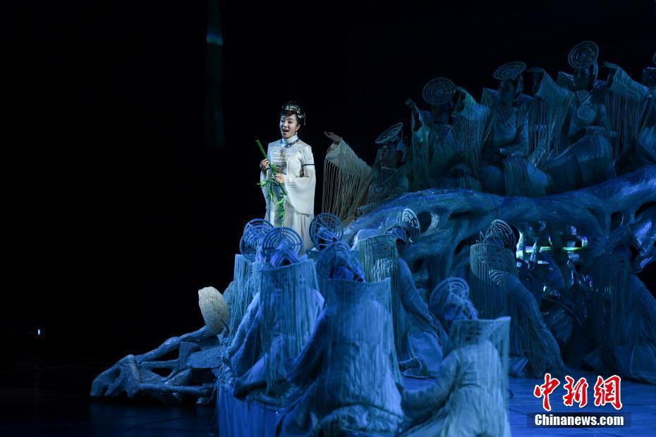 云南首个国家艺术基金资助歌剧项目《小河淌水》昆明首演