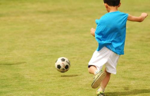 光明时评：别让幼儿园足球活动变了味