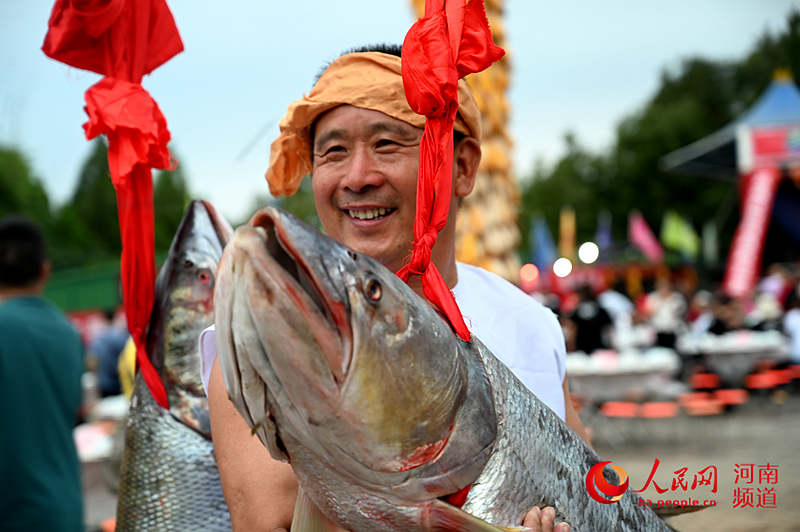 河南淅川：丰收节里共飨“全鱼宴”