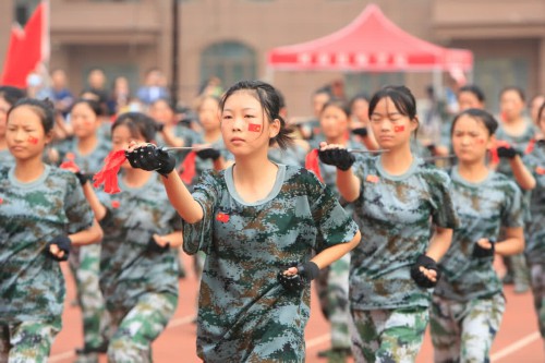 河南技师学院举办2020级新生国防教育成果汇报大会