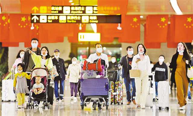 重庆机场“双节”前五日迎送旅客67.4万人次