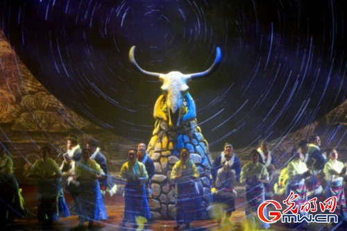 西藏当雄原创游牧文化歌舞剧《天湖·四季牧歌》在京上演