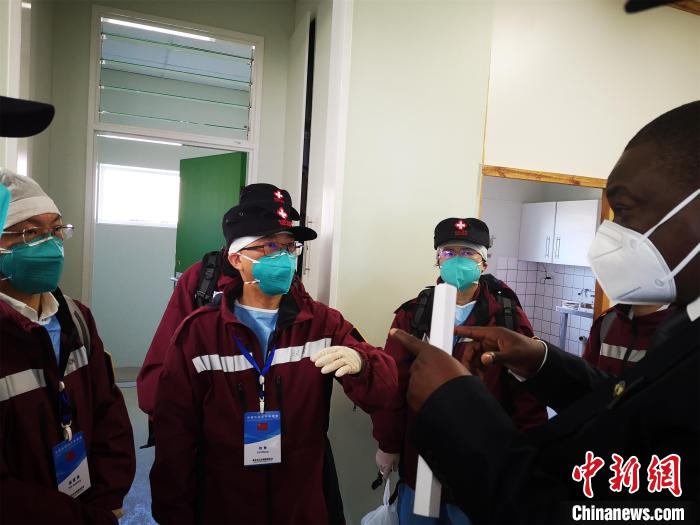 中国赴莱索托、安哥拉抗疫医疗专家安全回到武汉