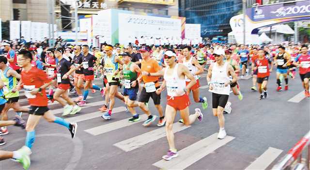 本土男女选手夺得2020重庆马拉松赛冠军