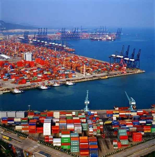 深圳港前10月集装箱吞吐量实现正增长