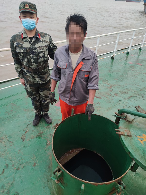 福建海警破获一起特大走私成品油案 涉案约5500吨