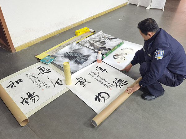 河南郑州警方打掉一诱骗老年人高价购买收藏品犯罪团伙