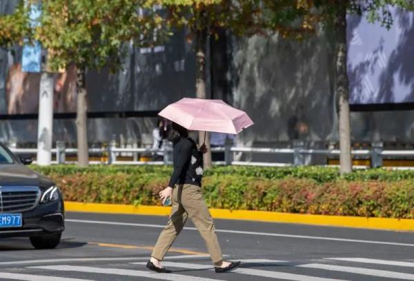 27℃，今天的上海人，穿着短袖见证历史！更刺激的在后面