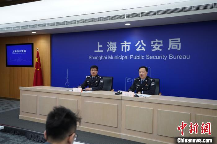 上海警方捣毁一特大假鞋窝点 涉案金额达1.2亿元