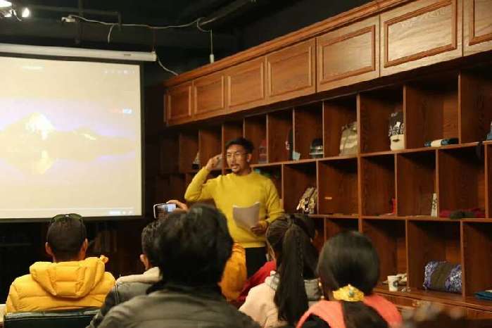 藏族大学生回乡当上黑青稞王丨拉东·才索南
