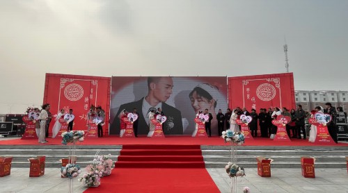 宁夏银川：青年集体婚礼引领文明新风尚