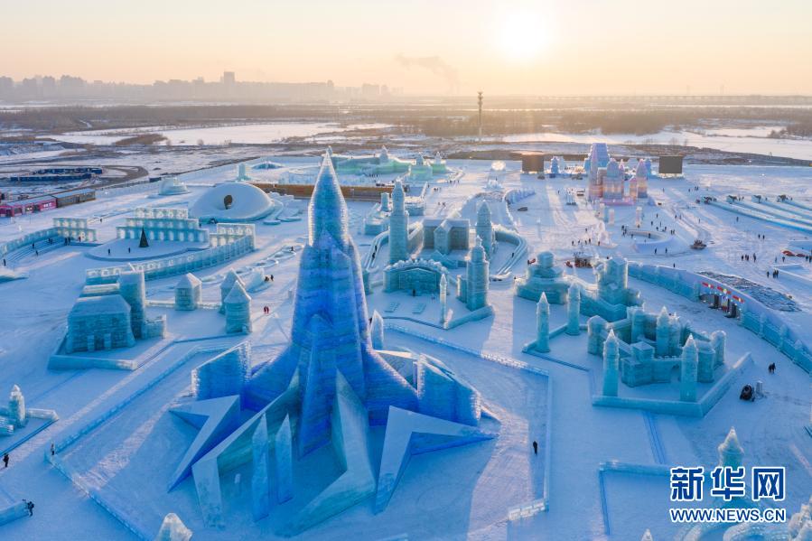 哈尔滨冰雪大世界开园迎客