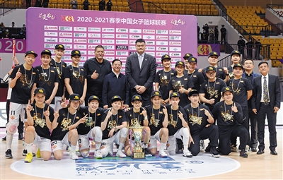 内蒙古日报数字报-内蒙古农信女篮夺得中国女子篮球联赛总冠军