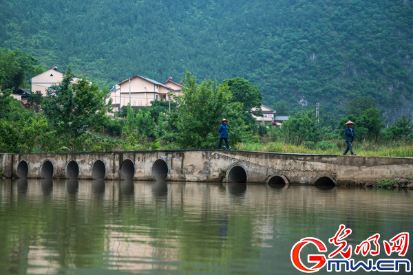 丰都绿春坝村：“穷山沟”蝶变“最美村”