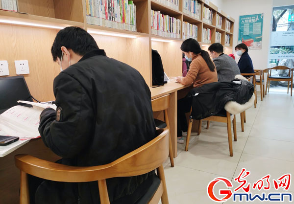 重庆渝中：图书馆提档升级 24小时阅读“不打烊”