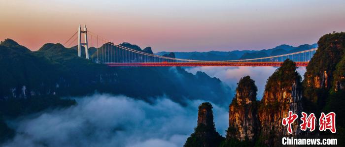 超级工程变超级景点 矮寨大桥带动湘西旅游联动发展