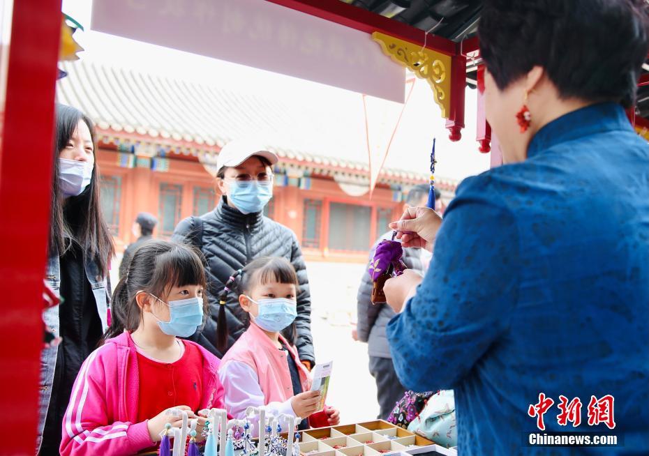 北京：非物质文化遗产展示活动吸引游客