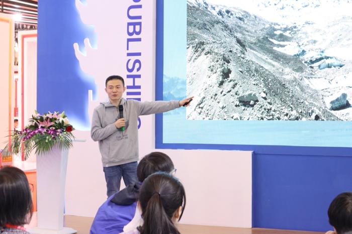 《珠穆朗玛日记》作者分享感悟：珠峰测绘有多艰苦？