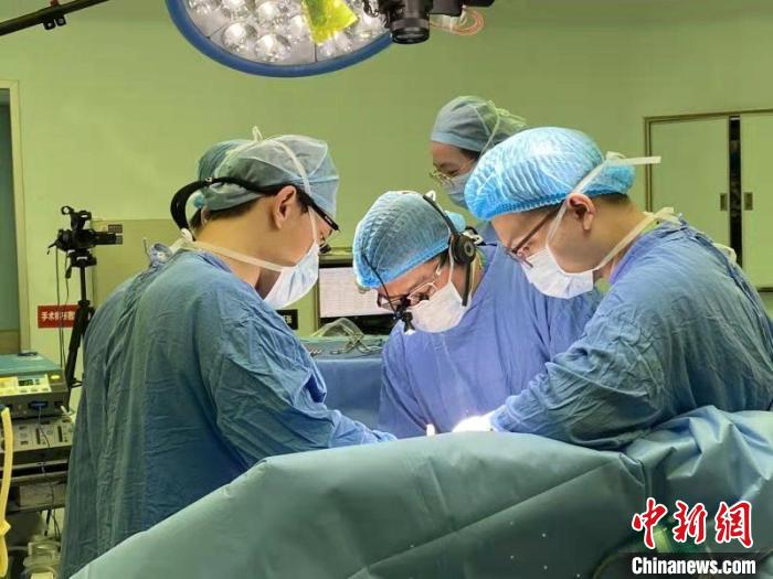 上海肝外科、麻醉科专家为两岁罕见病患儿完成肝移植