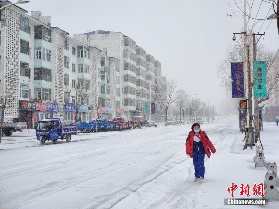 中国边城黑河四月迎暴雪