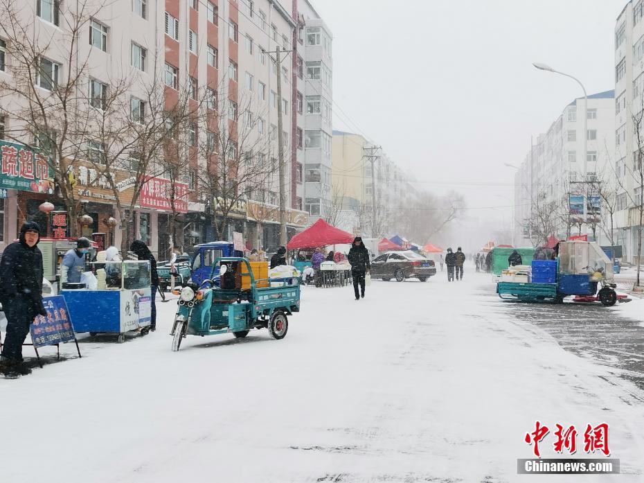 中国边城黑河四月迎暴雪