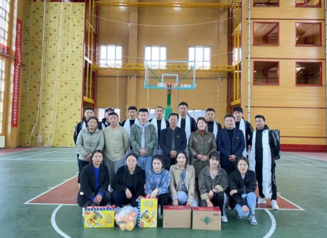 囊谦县总工会看望慰问赴州参加篮球赛代表队